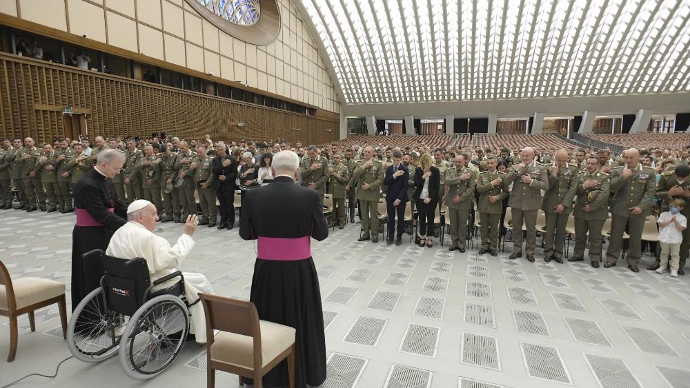 Encontro do Papa Francisco com os Militares da "Brigada dos Granadeiros da Sardenha" - 11.06.2022 (Vatican Media)