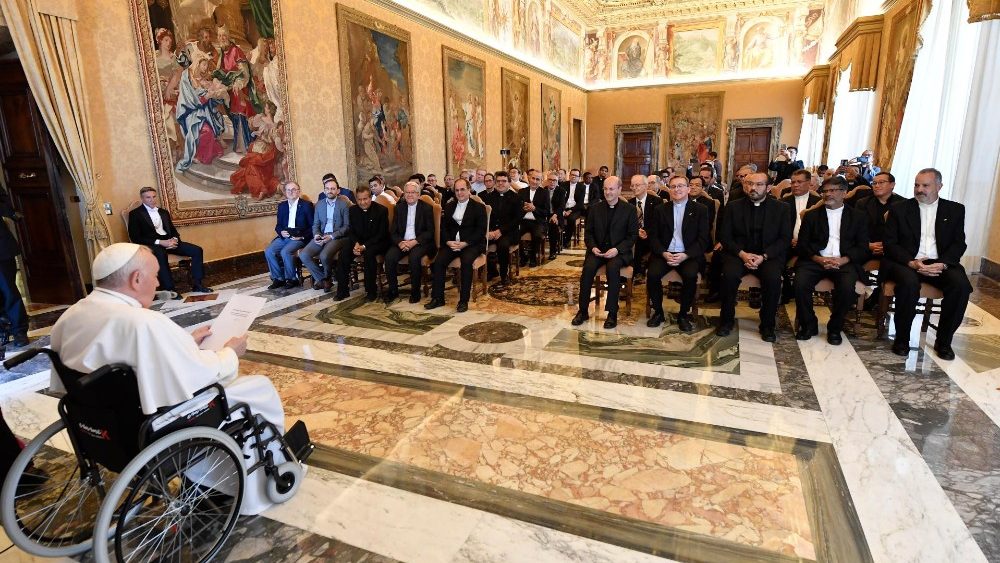 O tema da comunicação dominou o discurso do Papa aos paulinos