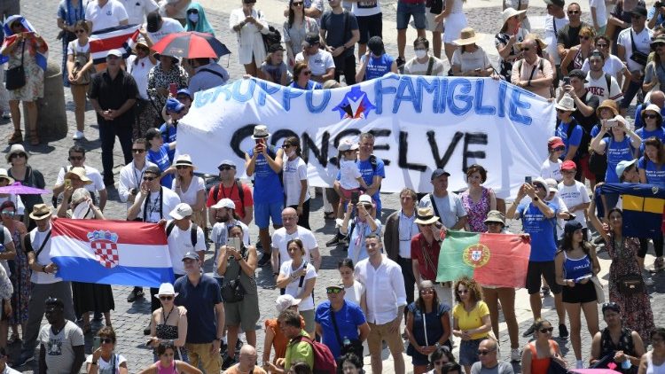 I fedeli in Piazza San Pietro