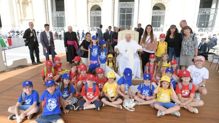 Alter und Jugend bei der Generalaudienz