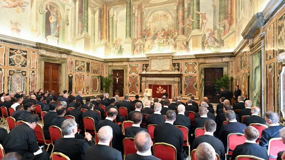 Audiência do Papa a três Congregações reunidas em Capítulo