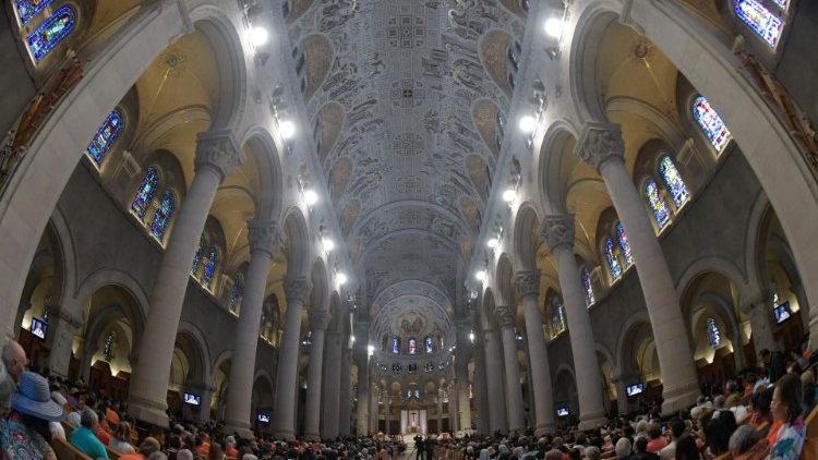 Imani inamwilishwa katika matendo adili na matakatifu.