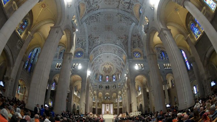 Euharistijas svinības Svētās Annas-Boprē svētnīcā, Kanādā