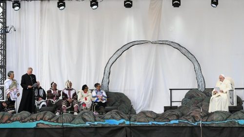 El Papa a los jóvenes: Su vocación es “tender hacia lo alto”, no se dejen tirar abajo