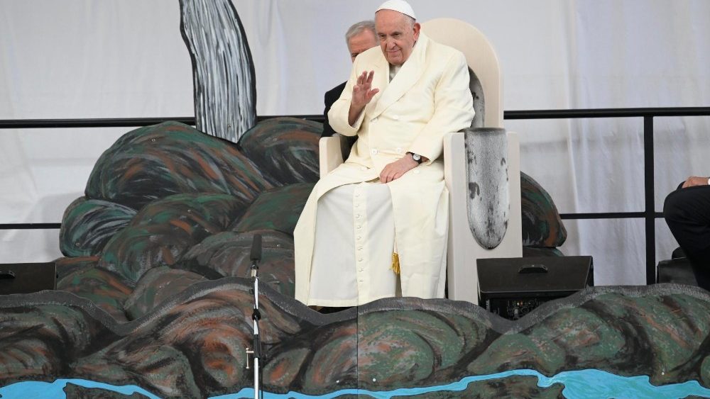 Encontro com jovens e idosos conclui viagem do Papa ao Canadá