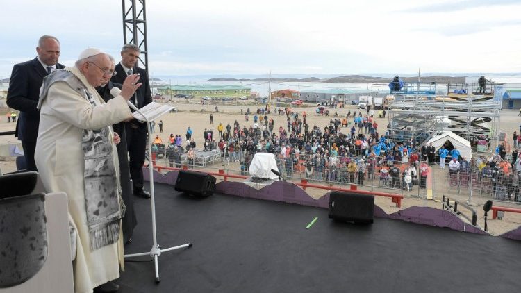 La benedizione alla comunità Inuit