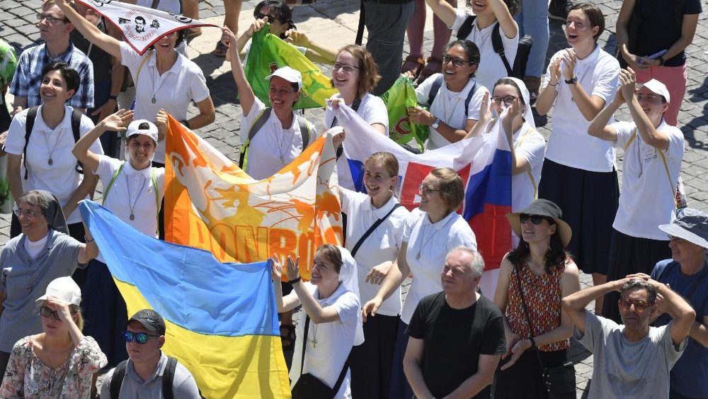 Saludos del Papa Francisco después del rezo mariano del Ángelus