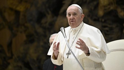 Audience générale: l’alliance des anciens et des enfants sauvera la famille humaine