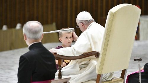 Generálna audiencia 17. augusta: Seniori majú deťom odovzdať svedectvo