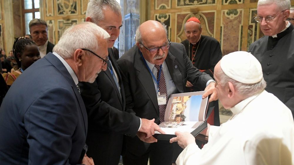 As imagens do encontro com membros do International Catholic Legislators Network