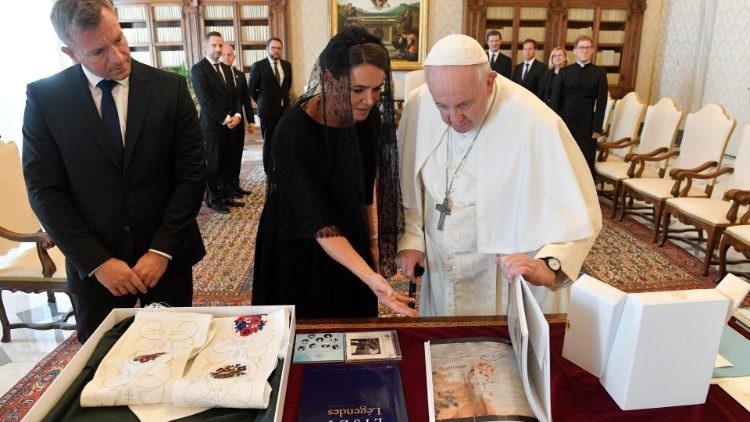 Il tradizionale scambio dei doni 