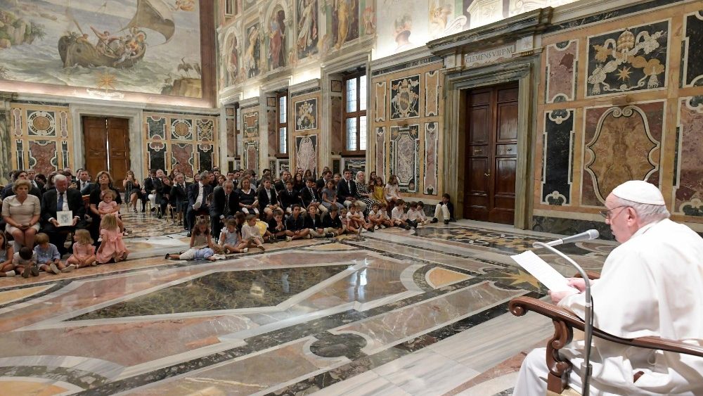 Papa Francisco com Família de Pedro Maria Guimarães de Mello