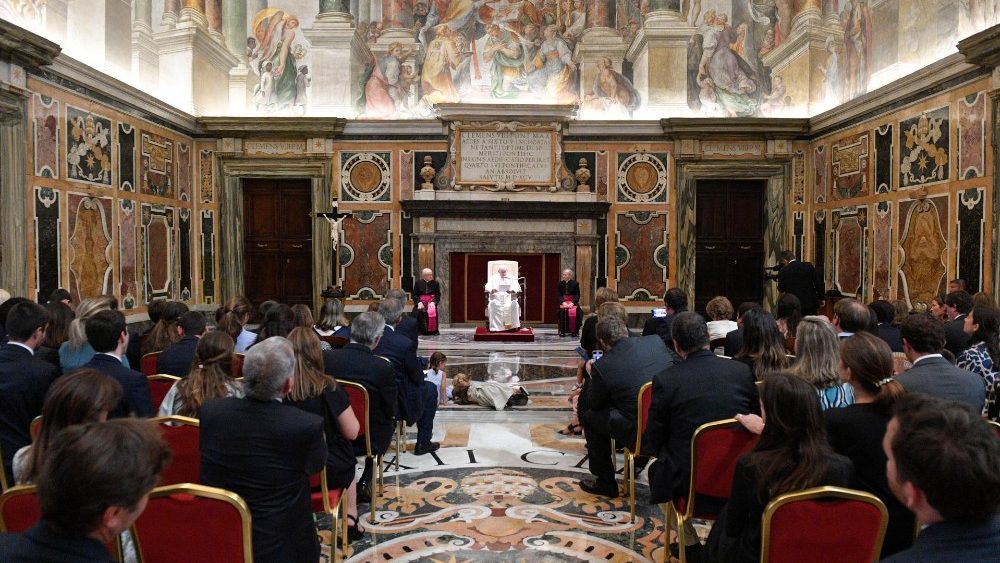 Papa Francisco com Família de Pedro Maria Guimarães de Mello
