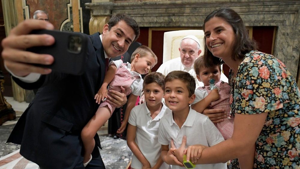 Papa Francisco com Família de Pedro Maria Guimarães de Mello