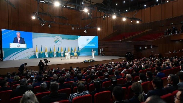 L'interno della Qazaq Concert Hall 