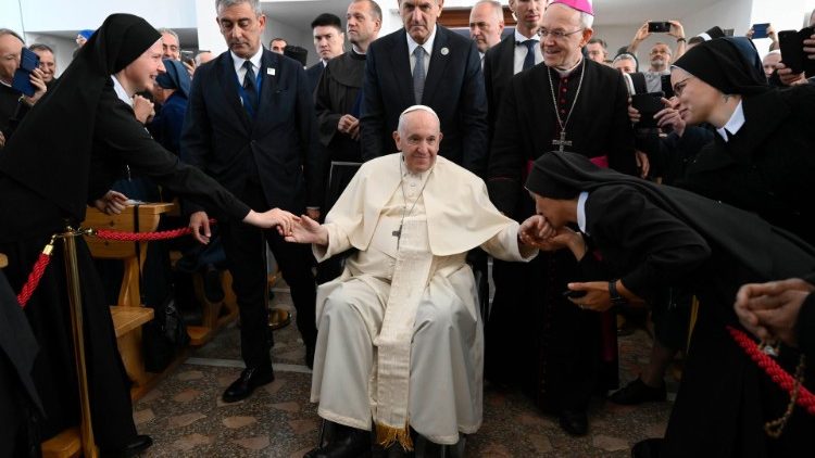 O encontro com bispos, sacerdotes, diáconos, consagrados, seminaristas e agentes pastorais