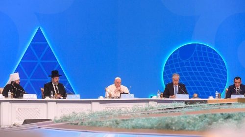 Papež ob sklepu medverskega kongresa: Hodimo skupaj, bodimo glasniki miru in edinosti