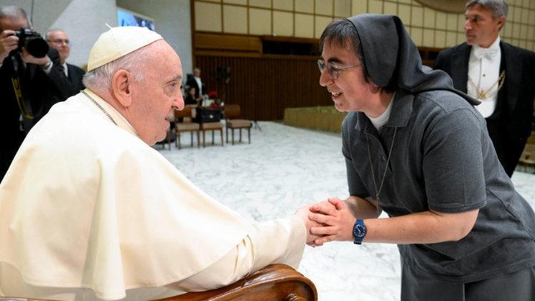 Il saluto a suor Smerilli