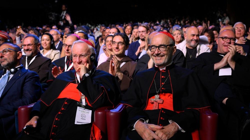 Pápež osobne prišiel do Assisi medzi tisícku účastníkov z celého sveta