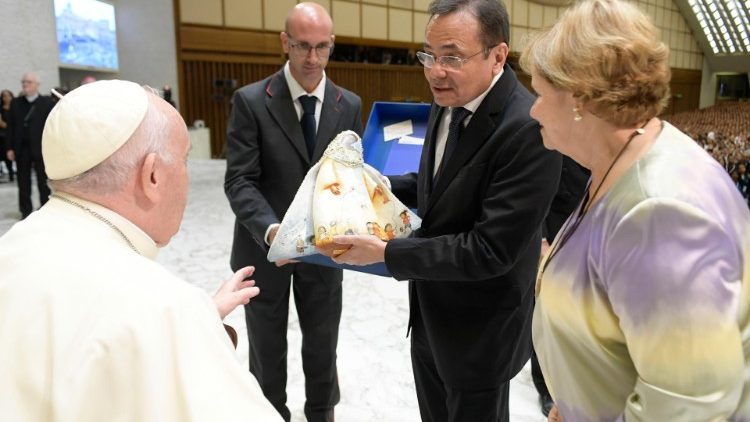 Le Pape et le fondateur de la communauté