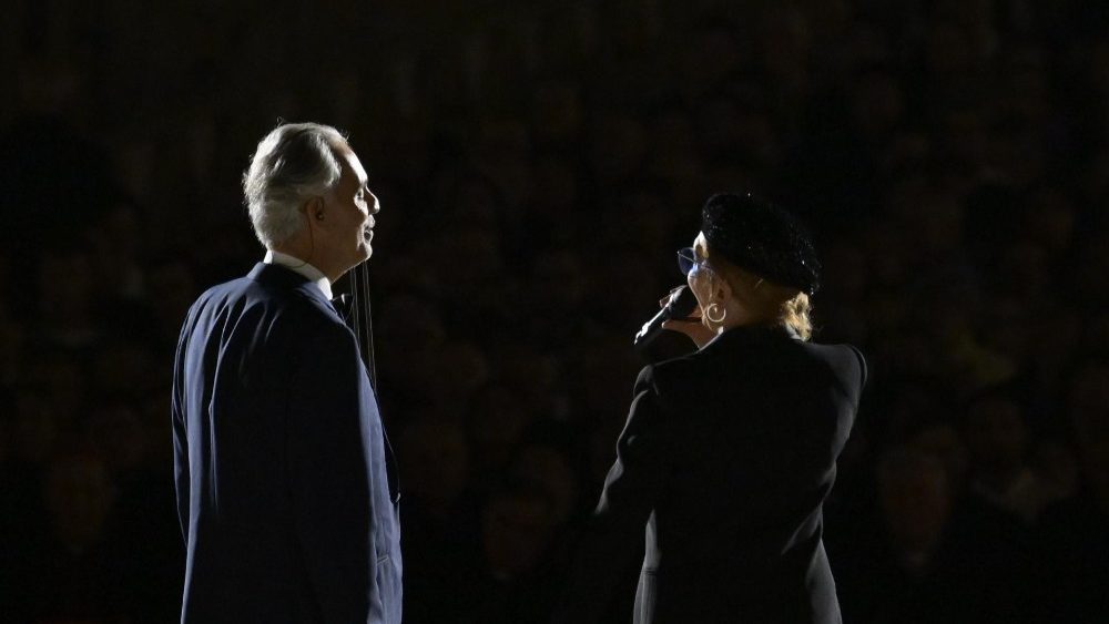 Andrea Bocelli cantou antes do videomapping