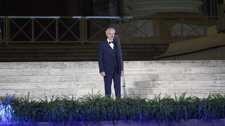 Andrea Bocelli interpretó algunas canciones