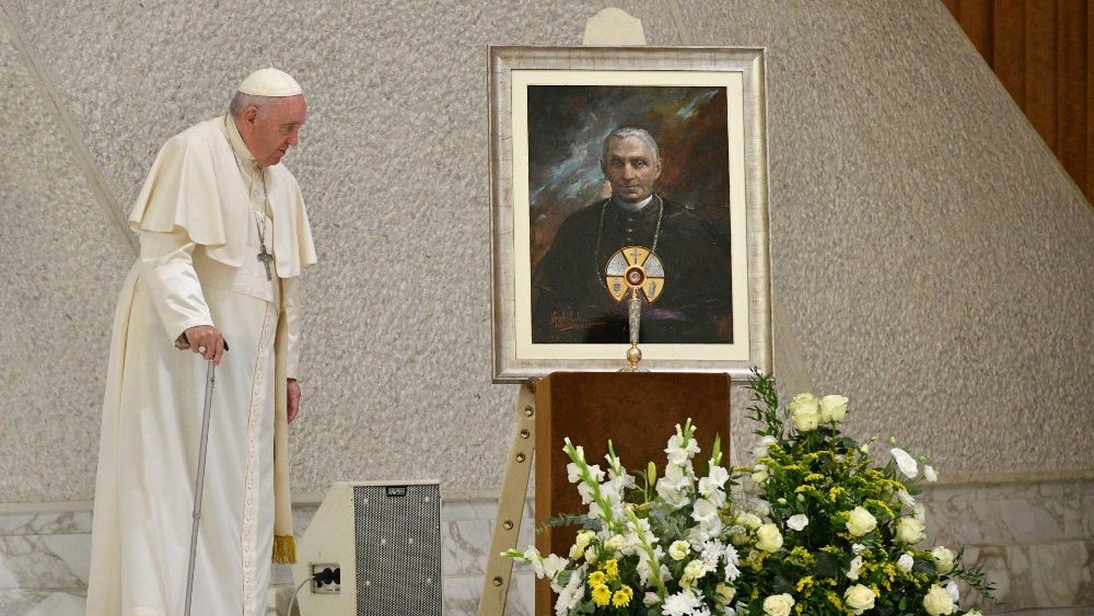 Francisco na Sala Paulo VI para encontrar os peregrinos que participaram da canonização de João Batista Scalabrini