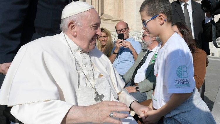 Franziskus bei seiner Generalaudienz auf dem Petersplatz