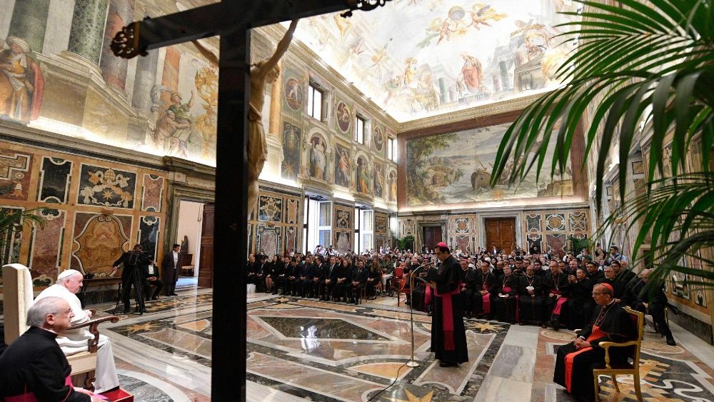 Os peregrinos na audiência com Francisco no Vaticano