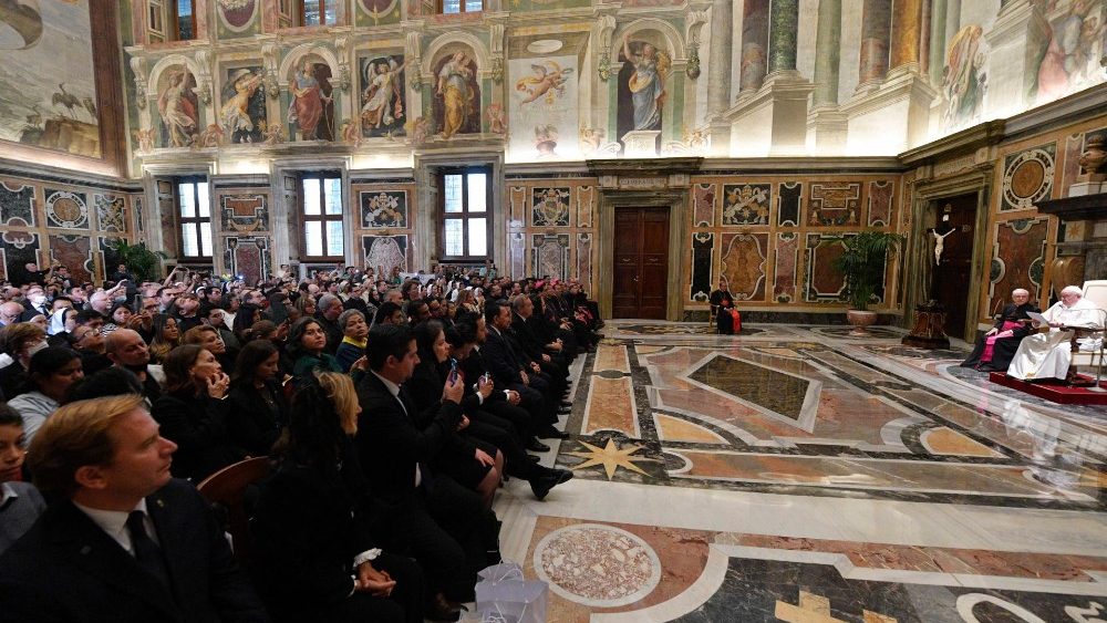 Os peregrinos na audiência com Francisco no Vaticano