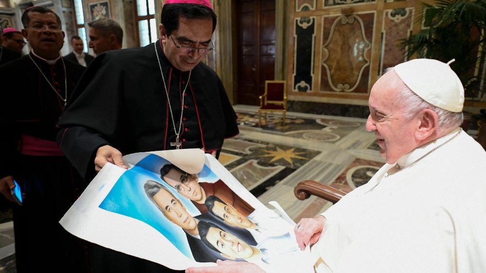 Os peregrinos na audiência com Francisco no Vaticano