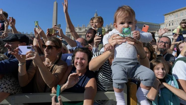 Ausgelassene Stimmung, viele Familien und wunderschöne Lieder