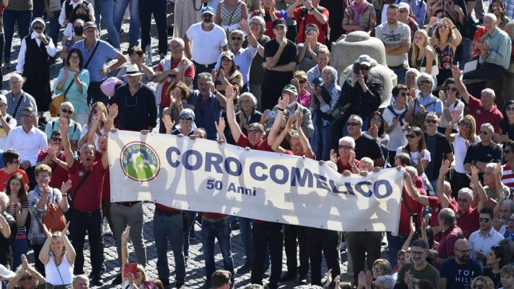 Lo striscione del Coro Comelico