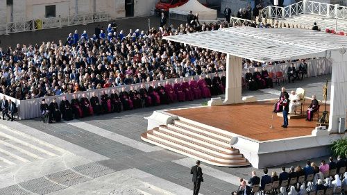 Il Papa: rileggere la propria vita fa scoprire "i piccoli miracoli" che Dio fa per noi