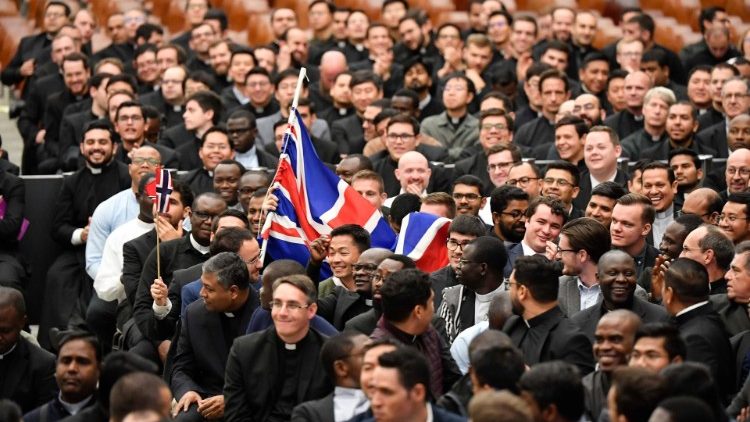 Rencontre avec les prêtres et les séminaristes de Rome, le 24 octobre 2022, en salle Paul VI.