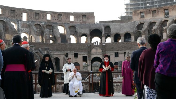 Cérémonie de clôture au Colisée de la rencontre interreligieuse de Sant-Egidio.