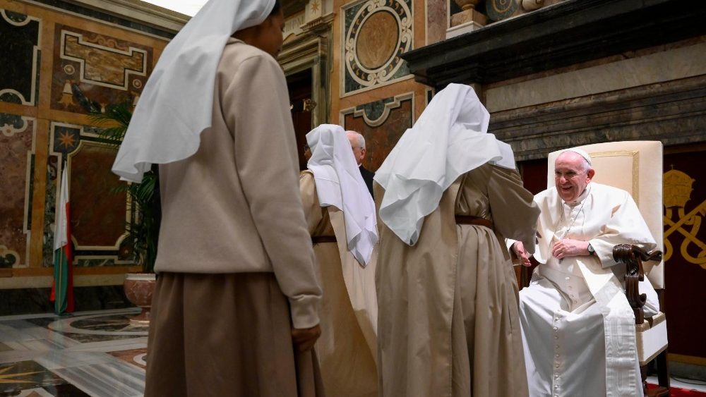 Svätý Otec so zasvätenými osobami Madagaskaru žijúcimi v Ríme (27. okt. 2022)