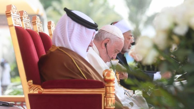 Il Papa insieme ai leader religiosi