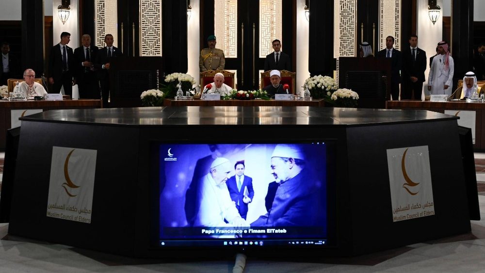 Pápež František s Moslimskou radou starších (Awali, 4. nov. 2022)