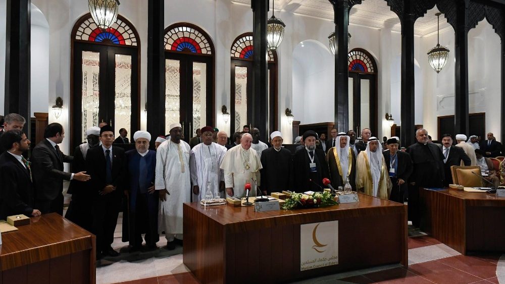 Pápež František s Moslimskou radou starších (Awali, 4. nov. 2022)