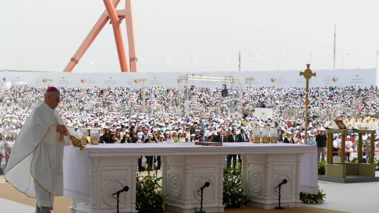 Ekaristi Takatifu ni Sakramenti ya huduma na mshikamano