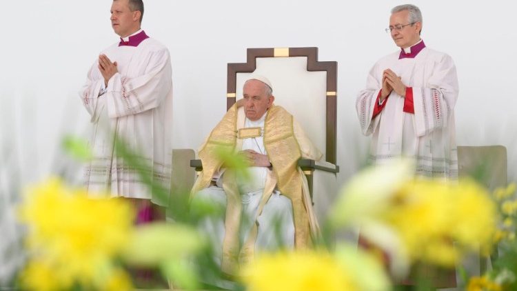 Misa  katika Uwanja wa Taifa huko Bahrain