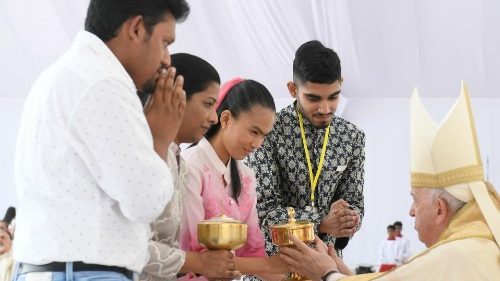 Апостольский визит Папы Франциска в Бахрейн за одну минуту