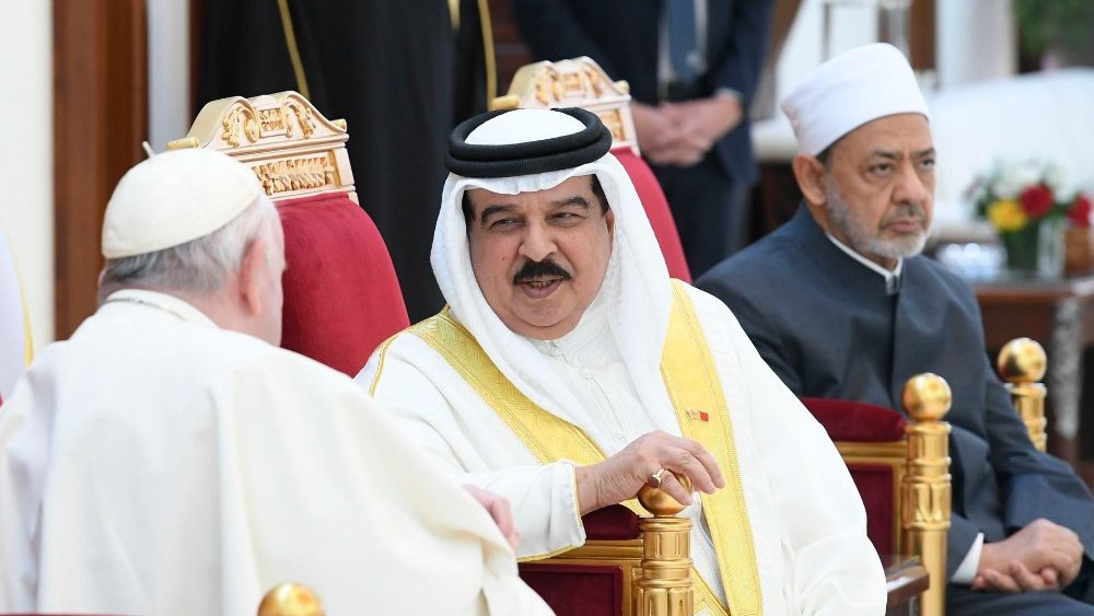 Rozlúčka v priestoroch letiska s bahransjkým kráľom Hamadom (6. nov. 2022)