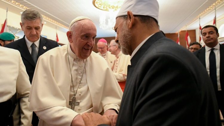 Il saluto di Francesco al Grande Imam Al-Tayyeb