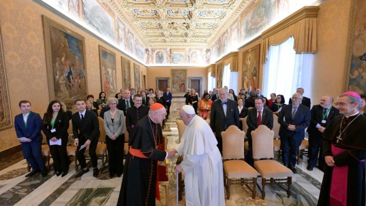 Audiencia del Papa a los participantes en la Asamblea General de la Unión Mundial de Educadores Católicos 