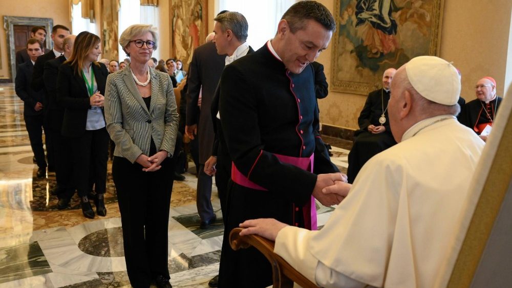 Papa com os participantes da Assembleia Geral da União Mundial dos Professores Católicos (UMEC)