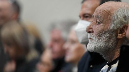 François: ne pas suivre les faux messies, mais témoigner auprès des rejetés