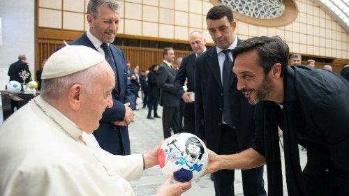 Papež igralcem Tekme za mir: Sejati semena miru in prijateljstva