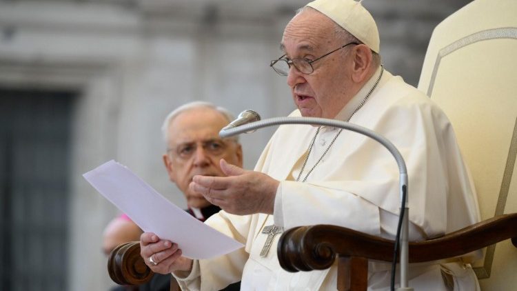 El Papa Francisco durante la audiencia general en la plaza de San Pedro